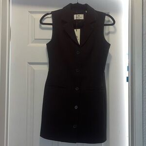 Aritzia babaton Mastermind Dress
Softly structured blazer dress size 0 black